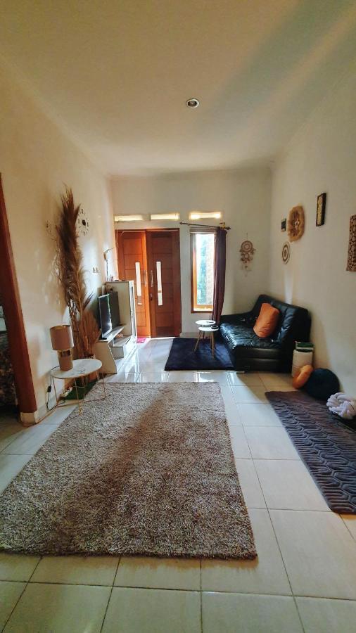 House In Bekasi Timur Villa Exterior photo